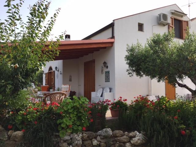 לינה וארוחת בוקר קאסטלמארה דל גולפו Uliveto House מראה חיצוני תמונה
